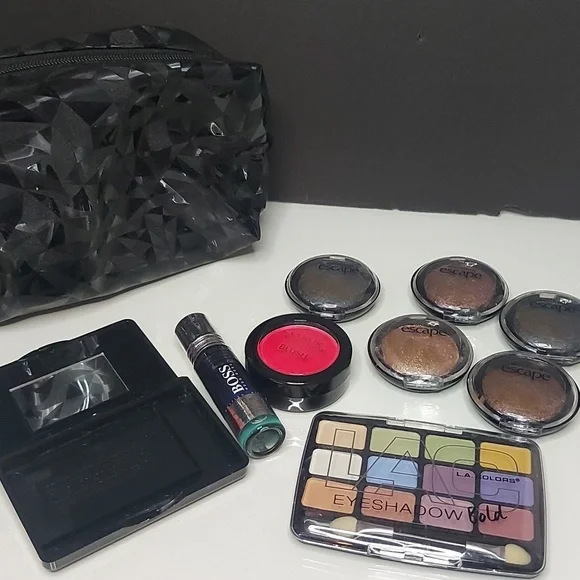 Makeup Bundle - Picture 1 of 5